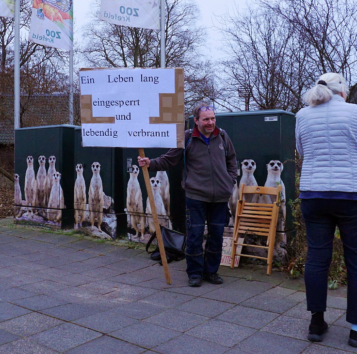 Achim Schmitz auf der Mahnwache am Zoo Krefeld 2023 in Krefeld