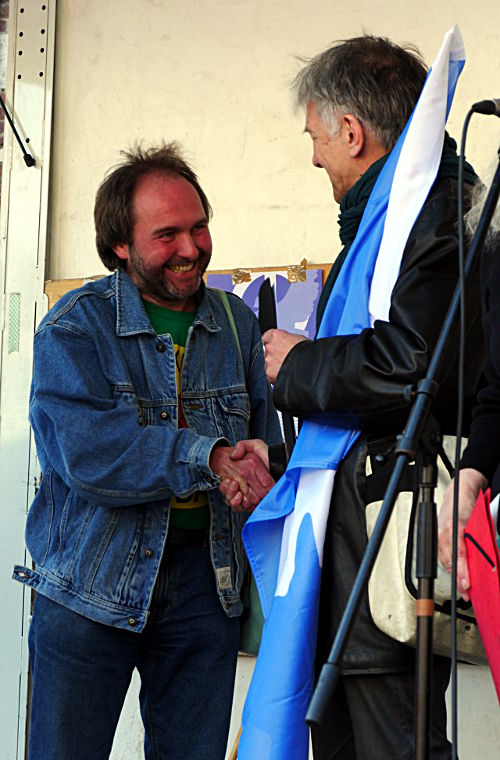 Klaus Klinger wird der Düsseldorfer Friedenspreis verliehen (Foto 2 von 2)