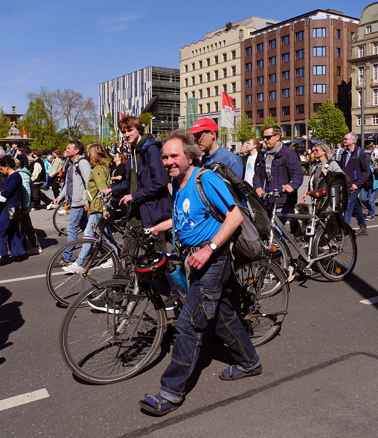 Achim Schmitz auf dem 'Ostermarsch Rheinland' 2022 in Düsseldorf